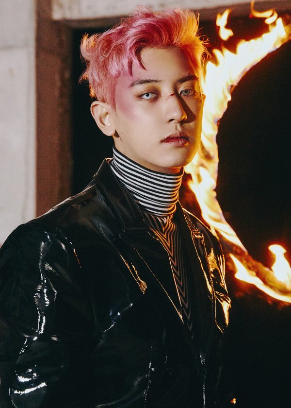 SM Entertainment released its Teaser Image through various SNS accounts of EXO and X-EXO at 0:00 today (13th) prior to the release of its regular 6th album OBSESSION (Option).The photo shows the contrast of EXO Chanyeol, which has intense eyes and high-quality visuals, and X-EXO Chanyeol, which has a sharp and deadly aura, capturing the attention of global fans.The title song Obsession is a hip-hop dance song with an impressive addictive and heavy beat of vocal samples repeated like magic, and the lyrics have unravelled the will to escape from the darkness of a terrible obsession toward oneself in a straightforward monologue (monologue) format.This album will be released on various music sites at 6 pm on the 27th, and a total of 10 songs from various genres including the title song Obsession Korean and Chinese versions will be available, so you can meet EXOs mature music world.On the other hand, EXOs regular 6th album OBSESSION will be released on November 27th as a record, and it is possible to purchase reservations at each on-line and off-line music store.