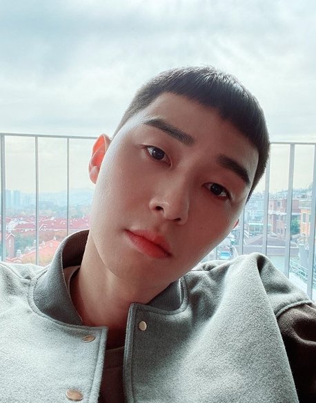 Park Seo-joon posted a picture on his SNS on the 13th with an emoticon.Park Seo-joon in the public photo is staring at the camera with his head tilted.Park Seo-joon, who changed her hairstyle with her chestnut hair, emanated her charm with her unchanging warm-hearted visuals.The fans who responded to the photos responded such as It is so cool today, There is no head that does not fit and It is cute.Meanwhile, Park Seo-joon is in the midst of shooting JTBCs new gilt drama Itaewon Clath.Itaewon Clath based on the next webtoon of the same name is a work that depicts the hip rebellion of youths who are united in an unreasonable world, stubbornness and passengerhood. Park Seo-joon, Kim Dae-mi, Yoo Jae-myeong and Kwon Na-ra will appear.
