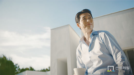 Eastern Construction, which celebrated its 50 Years this year, will launch a TV ad campaign for Centreville.The new Centreville TV commercial featured actor Jung Woo-sung as Model.It is a concept that emphasizes the difference between knowing and living in a nice and beautiful place through architectural magazines.Through this, we plan to deliver a message called an extraordinary premium of everyday life in Centreville.Jung Woo-sung is an actor who has made a meaningful social move, said an Eastern Construction official.Eastern Construction also shows the design and distinctive design for each complex, and it resembles Model and brand in that it has grown Centreville. 