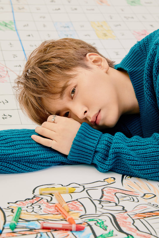 Holy People released the first Mini album Orgel Teaser image.Sungmin opened a picture of the new album for two days from 10 am on November 12, and attracted attention with a surreal concept such as a scene where the score was blown and holy people floated in the air, and Sungmin on a large newspaper paper boat.Especially, this album and the title song Orgel of the same name are more anticipated because it is an acoustic genre that gives emotional orgol sound to guitar melody and gives warmth.The lyrics that cross the Sight of Orgol and the Sight of Orgol, which enhance the immersion, are also impressive.bak-beauty