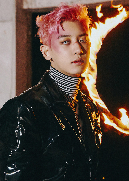 The teaser image of EXO member Chanyeol of K-POP King has been released.Prior to the announcement of the regular 6th album OBSESSION (Option), the Teaser image was released through various SNS accounts of EXO and X-EXO at 0:00 on November 13.The Teaser image featured an EXO Chanyeol with intense eyes and high-quality visuals, contrasting with the X-EXO Chanyeol with a sharp and deadly aura.The album will be released on various music sites at 6 pm on the 27th.It contains 10 songs from various genres, including the title song Obsession Korean and Chinese versions, which is enough to meet EXOs more mature music world.Also, the title song Obsession is a hip-hop dance song with impressive addictiveness and heavy beats of vocal samples repeated like magic, and the lyrics have solved the will to escape from the darkness of the terrible obsession toward oneself in a straightforward monologue (monologue) format.kim myeong-mi