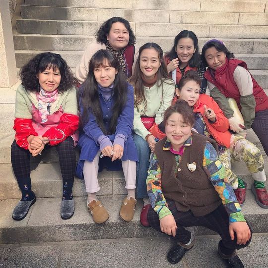 Actor Gong Hyo-jin released the shooting scene of KBS 2TV drama Camellia Phil.On November 13, Gong Hyo-jin wrote in his instagram, Our local sisters Hongsim (the people who carry the heart of Ongsan) But this is... an agenda for Jungine only.Hull and posted a picture.Inside the photo, there are pictures of the residents of Ongsan in the gathering Camellia Phil: Gong Hyo-jin is smiling at the camera.Kang Ha-neuls chic look as she climbs the stairs also stands out.The fans who responded to the photos responded such as I love you sisters, I am in the world, I am happy ending.delay stock