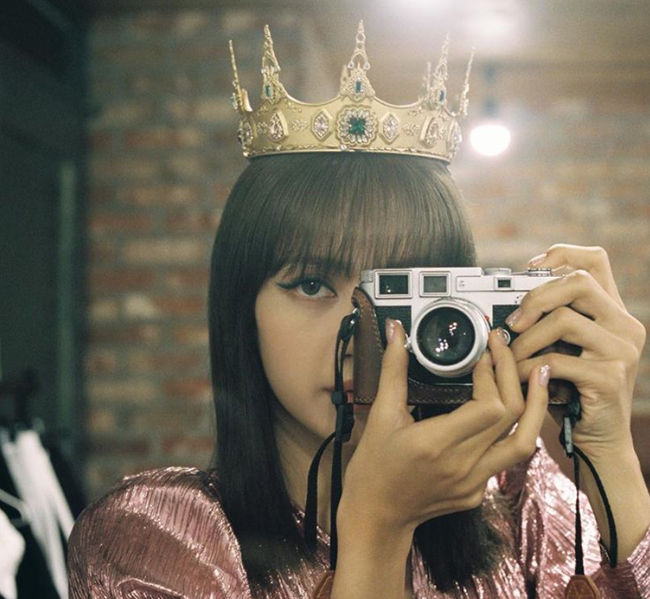 Girl group BLACKPINK member Lisa posted an overwhelmingly charismatic photo.Today, BLACKPINK Lisa posted a picture through a personal Instagram account.In the open photo, Lisa is looking at the camera with a chic look and force, and she has caught the attention of fans with a Sight-reading overwhelming charisma.Meanwhile, BLACKPINK, which Lisa belongs to, will meet fans at Osaka Kyocera Dome in January next year, and Fukuoka Yahoo Oke in February following Tokyo Dome in December.He has once again proved to be a global star by opening four Dome tours in three cities in Japan.Capture Lisa Instagram