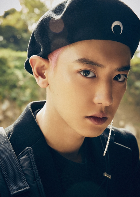 Top idol group EXO member Chanyeol made a strong impression through the comeback album Teaser image.SM Entertainment, a subsidiary company, released its 6th album OBSESSION (Option) Chanyeol Teaser image through EXO and X-EXO SNS accounts on the 13th.The image featured a contrast between Chanyeol, which features intense eyes and high-quality visuals, and X-EXO Chanyeol, which has a sharp and deadly Aura.OBSESSION (Option) will be released on the main online music site at 6 p.m. on the 27th, and includes a total of 10 songs from various genres, including the title song Obsession Korean and Chinese versions.Obsession is a hip-hop dance song with an addictive and heavy beat of vocal samples repeated like magic.The lyrics unravel the will to escape from the darkness of the terrible obsession toward oneself in a straightforward monologue (monologue) format.
