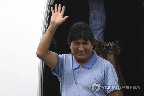 멕시코 도착한 모랄레스 [AFP=연합뉴스]