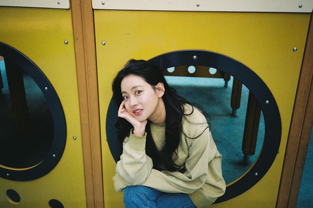 Actor Oh Yeon-seo revealed his appearance as an atmosphere Goddess.On November 14, Oh Yeon-seo posted two photos on his instagram.In the open photo, Oh Yeon-seo looks at the camera with a comical expression, while the subsequent photo shows Oh Yeon-seo, who shows off his unique elegant and youthful atmosphere.Park So-hee