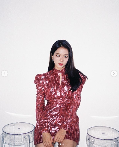 BLACKPINK JiSoo flaunts alluring Beautiful looksJiSoo posted several photos of herself on her personal Instagram account on November 13.In the photo, JiSoo poses in a variety of purple glowing dresses: a photo taken during an ad shoot.Park Su-in