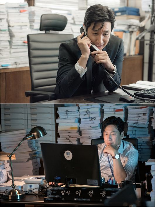 The first steel of Lee Sun Gyun, the anticipated film Inspection Civil War in the second half of JTBC, was released.Lee Sun Gyuns new Acting transform, which perfectly transforms with a life-friendly inspection that Joona Sotala smiles like a match, is expected.JTBCs New Moonwha Drama Inspection Civil War (director Lee Tae-gon, creator Park Yeon-sun, playwright Lee Hyun, Seo Ja-yeon, production Espis, total 16 episodes), which will be broadcasted at 9:30 p.m. on December 16, is the story of ordinary Office workers inspections that live day by day in local city Jinyoung, not in the medias colorful legal profession.Lee Sun Gyun, who raised the expectation of the drama fans from the casting stage, played the role of Inspection Lee Sun-woong in the second part of the Jinyoung District Office.As the expression of a smile with a smile on the phone in the still cut that was first released today (14th), Sunwoong is a fresh character different from the inspections that have been seen in the drama so far.Sunwoong, who is evaluated as not like Young Inspection with just good impression without poison.I think that there is no loss because I know about the person involved in the case even if I fall into Samchonpo with a chat, although the appearance of Teacher, please reminds me of begging.However, at the necessary moment, anyone will visit the house theater with a three-dimensional character with a boldness that sharply counterattacks anyone.Lee Sun Gyun, one of the most popular actors in various works, shows the digestive power of any character.Expectations are rising about what kind of performance will be shown in the Inspection Civil War, which tells the story of 99% of Office workers, not 1%.I am curious about the story of Lee Sun-woong, a life-friendly inspection, where a shirt crumpled by work all day and a Joona Sotala smile are just like a straight suit and a sharp charisma.The production team introduces Lee Sun-woong, Lee Sun-woong, who is acting by Lee Sun-gun, is more important than speed, and eventually thinks that the beginning and end of everything is a person. The first broadcast of Inspection Civil War, in which Lee Sun-gun, who completely transformed from quiet and peaceful rural city Jinyoung to life-friendly inspection, Im asking you to expect it, he said.espise