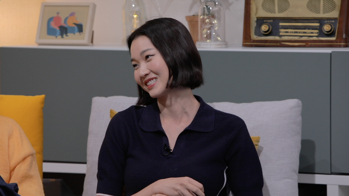 Various back stories from the movie Miss Back are revealed.JTBCs A Row of Gutters, which airs on the 17th (Sun), will feature two films, Miss Back and Garbernathm, which cover the reality of Child abuse in celebration of World Child Abuse Prevention Day on November 19.Lee Ji-won, director of Miss Back, who gave birth to a fandom, and Dr. Seo Chun-seok, a pediatric psychiatrist, will join together.In the recent recording of A row of gutters, the story of Actor Han Ji-min, who showed an extraordinary acting transformation in Miss Back, followed.Lee Ji-won said, I felt a strong force that was different from the existing feminine image to Han Ji-min Actor, who appeared in all black at the Miljeong backyard, and I was destined to play the role of Baeksanga.Joo Sung-chul, editor-in-chief, said, In Miss Back, Han Ji-min Actors car wash is memorable.It was a scene that broke everything that was expected when we thought of Han Ji-min Actor.Lee Ji-won said, I have been directing the car in detail until I showed a demonstration of cleaning the car directly, asking me to express it wildly and wildly.MC Jang Yoon-ju, who became a hot topic after seeing Miss Back on SNS, said that he met Actor Han Ji-min directly after that. I told Han Ji-min Actor, who I met for the first time, about Miss Back, and he laughed and said that he saw SNS images crying.In addition, MC Jang Yoon-ju, who received the news of the award of the best actress of actor Kim Si-a, laughed at Lee Ji-won, saying, Please let me receive the award.JTBCs A Row of Gutters World Child Abuse Prevention Day special will air on November 17 (Sun) at 10:40 a.m.