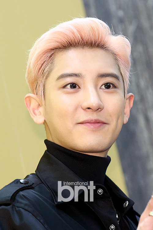 Group Exo Chanyeol attended the PRADA Photo Call event held at Shinsegae Department Store Gangnam in Banpo-dong, Seocho-gu, Seoul on the afternoon of the 15th.Chanyeol showed off her charisma with the All Black Everything look.Transcription Feeling All Black EverythingThe Earrings of Madame de... sniper with a sweet smileHeart is Dum.The Visual Emperor.news report