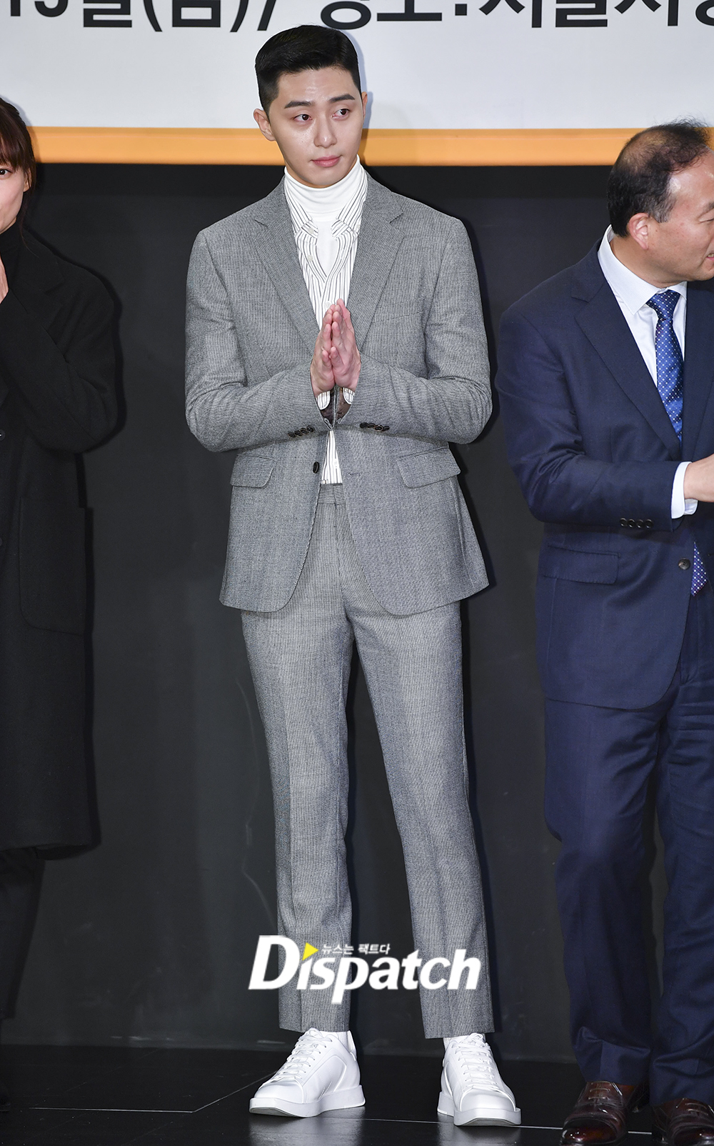Actor Park Seo-joon attended a ceremony for a brands natural fever held at Seoul City Hall in Jung-gu, Seoul on the morning of the 15th.Park showed off his perfect physical on the day. He was tall and small, and he caught his eye with perfect proportions.self-luminescence from positionActor charismaThe ratio is too high.