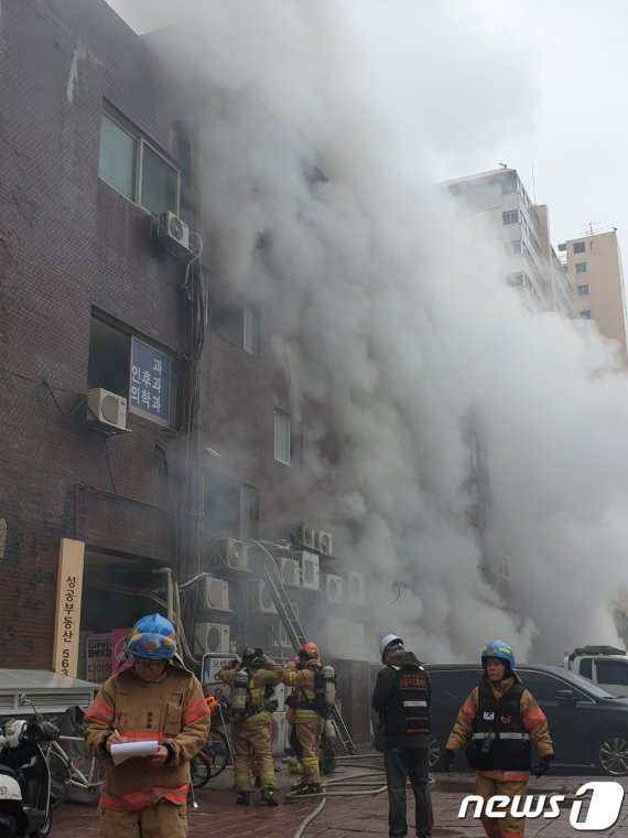 서울 서초구 상가서 화재..부상자 12명 후송(2보) | 인스티즈
