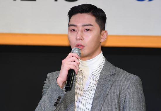 Actor Park Seo-joon is attending the On Air Donation ceremony held at Seoul City Hall in Sejong-ro, Jung-gu, Seoul on the morning of the 15th.At the ceremony held on the 15th, Shin Sung-sang pledged On Air Donation in the heat of about 150 million won, and On air delivered to 25 food bank market centers through the Seoul Metropolitan Food Bank Center, which receives food and household goods with the Seoul Metropolitan Government and delivers them to difficult neighbors.The ceremony was attended by Hwang Dae-gyu, CEO of Shinsung Trade, Kim Won-won, deputy mayor of the Seoul Metropolitan Government, and Chung Yeon-bo, chairman of the Seoul Social Welfare Council, Actor Na Young, Lee Jin-wook, Park Seo-joon and Jeong Hae-in.bong-gyu bak