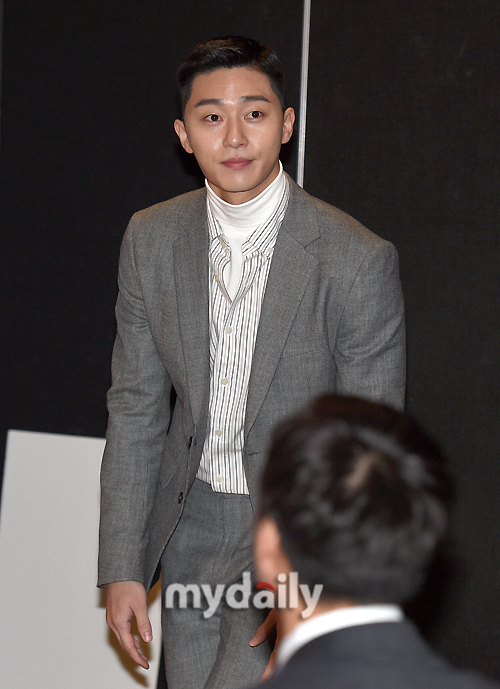 Park Seo-joon is attending the Shinsung Trade Co., Ltd. Donation Delivery Ceremony, Warm Sharing, and the Comfortable Seoul Fever of On Air Seoul Donation Delivery Ceremony held at Seoul City Hall on the morning of the 15th.On air, which was Donated this time, will be delivered to 29 food bank market centers in 25 boroughs through the Seoul Metropolitan Food Bank Center and will be provided to difficult neighbors in the future.