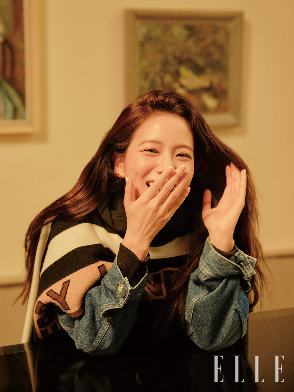 A London pictorial by BLACKPINK JiSoo, a style icon, has been unveiled.In an interview after the filming, JiSoo said, I think I was a pretty strong person after a while, and I did not think much about relying on others even though it was hard.I was thinking about Alone as much as possible and trying to solve Alone. I think I was able to be so strong now because of the time I endured.I dont want to talk about it even now, and I want to be laughing when other people think of me.pear hyo-ju