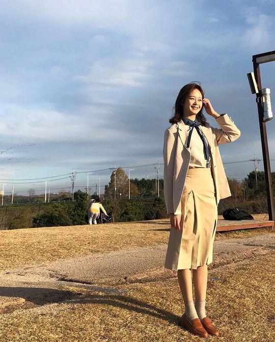 Jeon So-min reveals her lovely routineActor Jeon So-min posted two photos on his Instagram on November 15.The photo shows Jeon So-min, who is building Smile brightly outdoors; a pure atmosphere catches the eye.kim myeong-mi