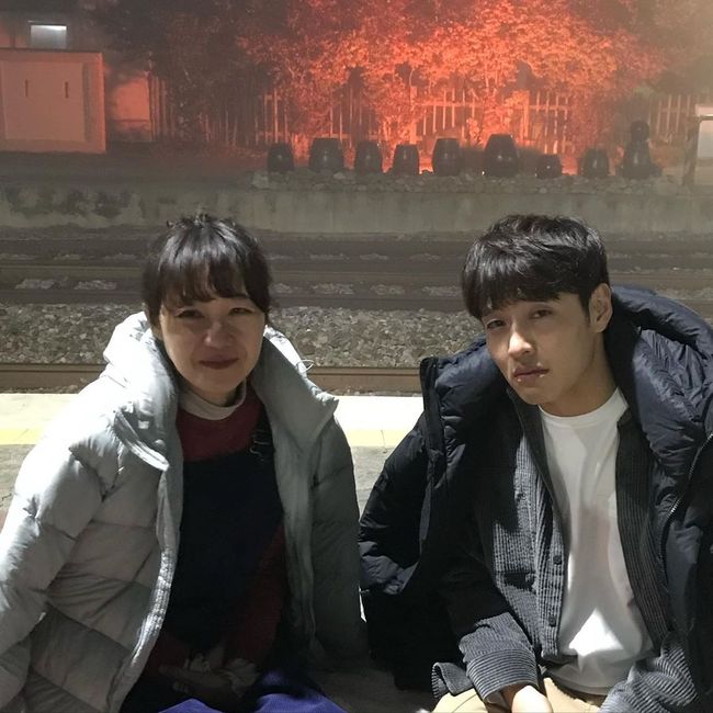 Actor Gong Hyo-jin told her about her breakup with Kang Ha-neul at the time of Camellia Phil.On the 15th, Gong Hyo-jin posted photos on his instagram with an article entitled Simple and Good Shenzhen Station Fog, Memory that I cried painfully.Inside the photo was a picture of Gong Hyo-jin sitting with Kang Ha-neul on the filming of Camellia Phil.The two are currently playing Camellia and Hwang Yong-sik in Camelia Phil.The place where Gong Hyo-jin and Kang Ha-neul sit is a train station where Camellia comes when she is disturbed or frustrated.Here, Hwang Yong-sik confessed to Camellia as a force, and a strange air current began between the two.Gong Hyo-jin said, At the end of the day, we are breaking up, Mr. Yong-sik.I will see the face I want to see while I come to the neighborhood. Camellia expressed her regrets for choosing her mother, not a woman.Kang Ha-neul is also making a crying look as if this situation is sad.On the other hand, KBS2 Camellia Phil, which was broadcast on the 14th, showed 14.0% of ratings and 18.1% (based on Nielsen Korea).