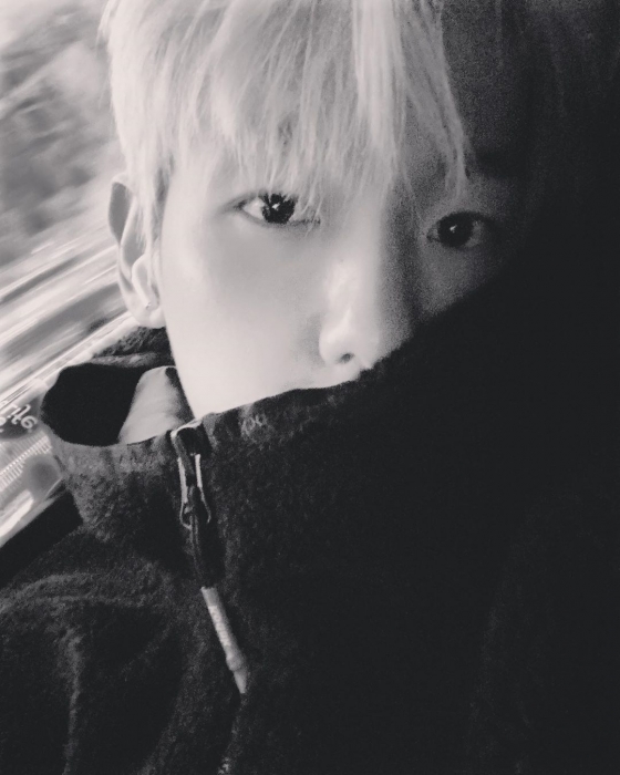 Baekhyun posted a picture on his instagram on the 15th with a snowman emoticon.In the open photo, Baekhyun is buried in the housework and is sticking out his head. Baekhyun boasts a clear shining eyeball even in black and white filters.Baekhyuns Self-illumination Beautiful looks, which illuminate the surroundings despite the cloudy weather, attract attention.Fans who watched this commented on I am cold and watch out for cold and I wear it warmly and took care of Baekhyuns regards.On the other hand, the group EXOs regular 6th album OBSESSION, which Baekhyun belongs to, will be released on the 27th.