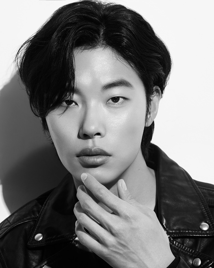 Actor Ryu Jun-yeol expresses the Mug shot of Passionic Icon.In the photo released on the 15th, Ryu Jun-yeol introduced a masculine atmosphere; Ryu Jun-yeol in the photo emits a strong but unique aura.Ryu Jun-yeol is considered to be the best man in the no fault reality boyfriend with its warm personality, extraordinary fashion sense, and various charms, said a phototorial official.Im loved as Icon of Youth, which enjoys a healthy and enterprising lifestyle.Ryu Jun-yeol shows a powerful and active life style through the pictorial, and an ideal image of a man who enjoys adventure and challenge even in busy daily life.