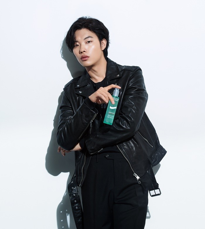 Actor Ryu Jun-yeol expresses the Mug shot of Passionic Icon.In the photo released on the 15th, Ryu Jun-yeol introduced a masculine atmosphere; Ryu Jun-yeol in the photo emits a strong but unique aura.Ryu Jun-yeol is considered to be the best man in the no fault reality boyfriend with its warm personality, extraordinary fashion sense, and various charms, said a phototorial official.Im loved as Icon of Youth, which enjoys a healthy and enterprising lifestyle.Ryu Jun-yeol shows a powerful and active life style through the pictorial, and an ideal image of a man who enjoys adventure and challenge even in busy daily life.