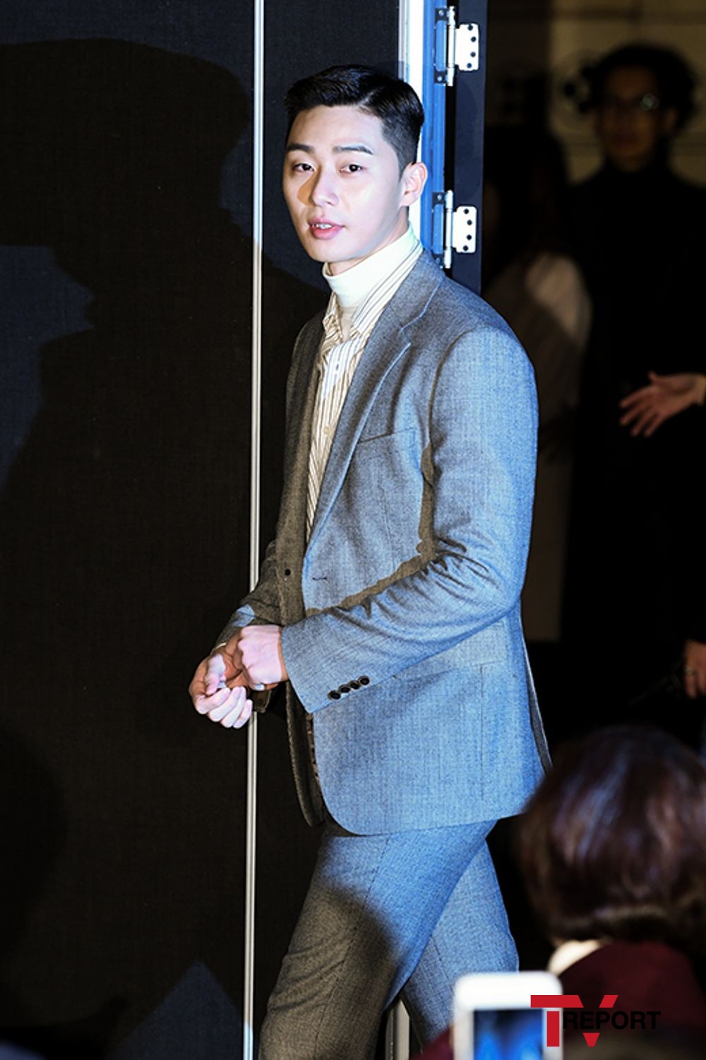 Actor Park Seo-joon is attending the ceremony for the delivery of the fashion company Shinseong Trade Fever of On air Donation held at the Basrak Hall in Seoul, Taepyeong-ro, Jung-gu, Seoul on the morning of the 15th.Shin Sung-sang pledged the Donation of Fever of On air worth about 150 million won at the ceremony. On air delivered to 29 food bank market centers in 25 boroughs through the Seoul Metropolitan Food Bank Center, which receives food and household goods with the Seoul Metropolitan Government and delivers them to difficult neighbors. .