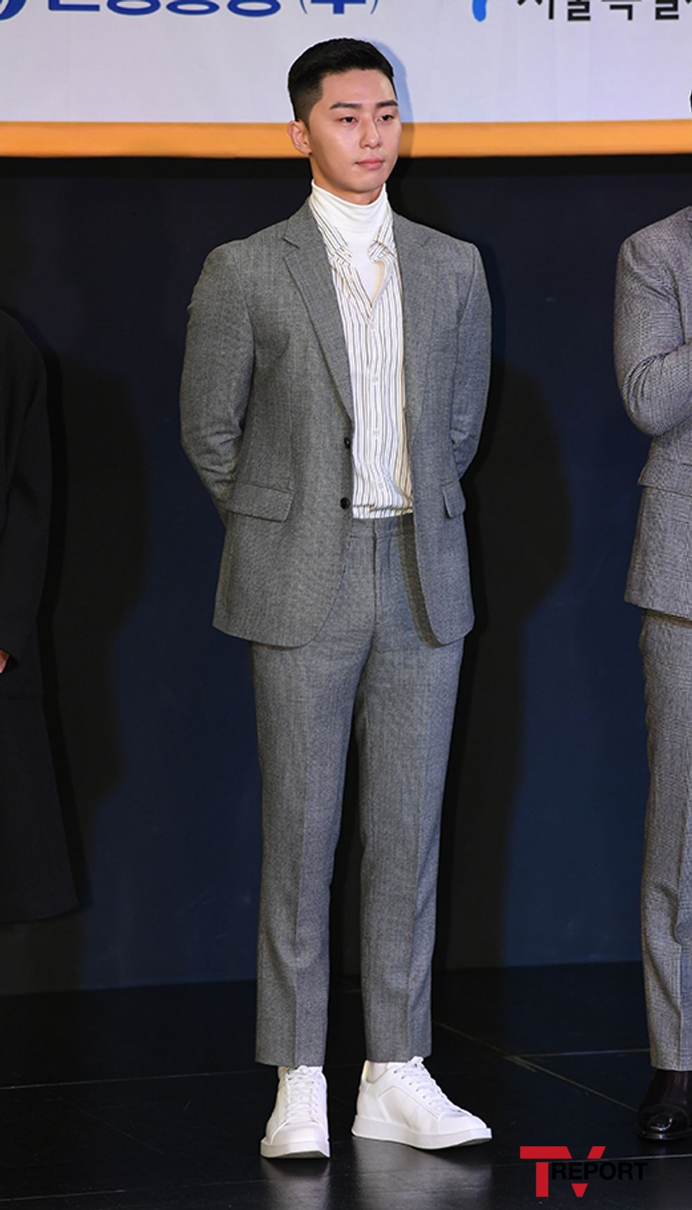 Actor Park Seo-joon is attending the On air donation ceremony in the fashion company Shinseong Trade, held at the Basrak Hall in Seoul City Hall, Taepyeong-ro, Jung-gu, Seoul on the morning of the 15th.Shin Sung-sang pledged the donation of On air in the heat of about 150 million won at the ceremony. On air delivered to the 29 food bank market centers of 25 autonomous regions through the Seoul Metropolitan Food Bank Center, which donates food and household goods to the difficult neighborhoods. .