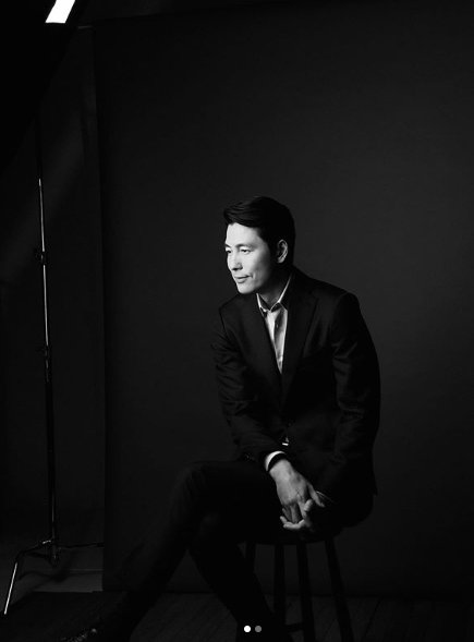 Jung Woo-sung posted two photos on his SNS on the 15th without any phrase.The black and white photos show Jung Woo-sung working on the photo shoot, and the charisma and piece appearance felt in the soft Smile attracts attention.On the other hand, Jung Woo-sung is about to release the movie The Animals Who Want to Hold the Spray.The Animals Who Want to Hold a Jeep is a mystery thriller with unexpected endings chosen by the mysterious body, a secret proposal, a veiled past, in desperate situations, and people caught in different desires to catch straws, based on the Japanese novel of the same name by Sonne Kaske.