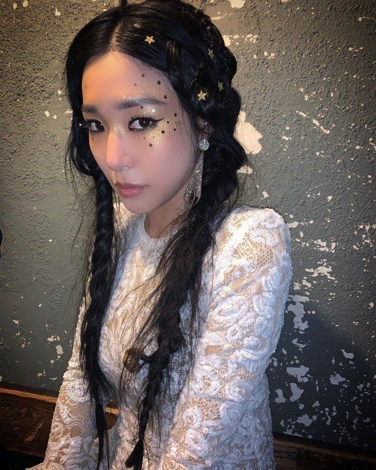 maekyung.com news teamTiffany Young has announced the latest in the photo.On the 16th, Tiffany Young released a picture on his Instagram with an article called honey mm.In the photo posted, Tiffany Young is posing for Camera with a colorful makeup.Tiffany Young is usually revealing his current status through his SNS through photos.Meanwhile, Tiffany released her new song Run For Your Life last month