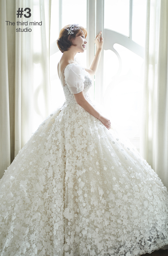 Singer Butterfly becomes Novembers brideHappy Merid Company announced on November 16 that Butterfly will upload a wedding ceremony with a non-entertainer lover at the November 30th in Seoul.Butterfly in the public wedding picture shows the elegant yet innocent wedding dress. A picture of the beauty of the bride-to-be Butterfly is completed.Park Su-in