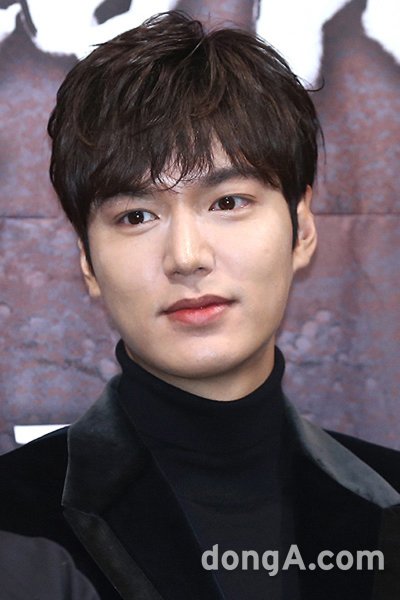 Lee Min-ho will use his motor nerves to give him a more dynamic appearance than before in SBS Drama The King: The Lord of Eternity, which will air next April.To this end, the appearance of training has been caught by some fans recently, stimulating curiosity.In the fantasy genres Drama, Lee Min-ho plays Igon, the four major Korean Empire emperors.The production team describes the character as Prince of the White Horse in the middle of Gwanghwamun.Lee Min-ho, who chose The King as his return work after finishing his military service on April 25 this year, actually appeared in a white horse at the Mungwang Reservoir in Goesan, Chungcheongbuk-do at the end of October and received the attention of tourists around him.In the scene where the yellow ginkgo road is excellent, he finished shooting in the background of the scattered ginkgo leaves.Recently, Kyonggi was also shown in the Kyonggi field of Misari-Gyeongjeong Park in Kyonggi Hanam.Lee Min-ho was full of excitement in the scene of adjusting Kyonggi in a sleeveless costume even in the sudden chilly weather.He also challenges tennis and reveals various aspects he has saved through this drama. He is also being coached by experts in the event.The King, a pre-production method that completes pre-broadcasting, is also drawing attention as a new work by Kim Eun-sook, who wrote TVNs Goblin and Mr. Sunshine.It is a period-long fantasy romance that Korean Empire Empire Empire, which has passed to 2020, works with the current detective (Kim Go-eun).