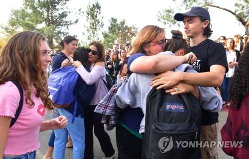 총격 현장의 학생과 학부모