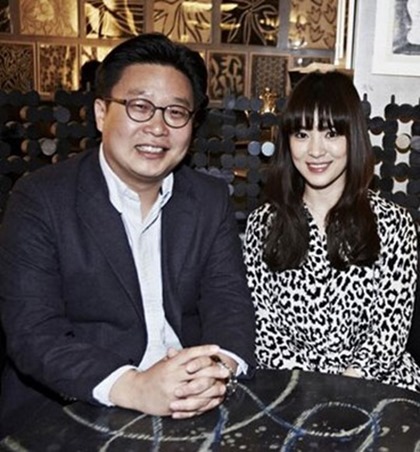 Actor Song Hye-kyo is steadily gathering with SEO Kyoung-Duk Sungshin Womens University professor to announce history.SEO Professor Kyoung-Duk told his SNS on the 17th, In commemoration of the day of the presidential election, I donated 10,000 copies of Korean and English-made guides to the Ahn Changho Family House in United States of America LA with Song Hye-kyo.The site was home to the family of Mr. Ahn Changho, who moved to United States of America in 1914, and was also used as a meeting place for fun independence activists at the time.Currently, it is used as a research institute for Korean Studies at Namgaju University (USC).This year is the 100th anniversary of the establishment of the March 1 Movement and South Korea Provisional Government, and it is good to donate to the new Independence Movement site, but we have been steadily carrying out projects to refill the guides so that the guides will not be stopped. He said.The two have donated Korean guides to 18 sites of the Independence Movement for eight years; the project is in the form of SEO Professor Kyoung-Duk and the sponsorship is in the form of Song Hye-kyo.Professor Seo said, In a recent conversation with Hye-kyo, I set a goal to donate all Korean guides to all the sites of the South Korea Independence Movement scattered around the world.Photo: SEO Kyoung-Duk Instagram