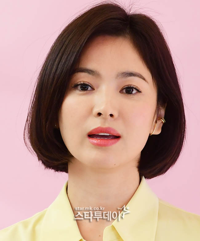 Actor Song Hye-kyo and SEO Kyoung-Duk Professor donated a guide to the Ahn Changho family house in bankruptcy.SEO Kyoung-Duk Professor said on Facebook on November 17, November 17 is Sunshine Day.The day of the Sunkukseonyeol is a statutory anniversary that was established to convey the spirit of independence and sacrifice of the Sunkukseonyeol, which was devoted and sacrificed to restore national sovereignty, to the future and to honor the honor. In commemoration of this day, we also donated 10,000 copies of guides made in Korean and English to the Ahn Changho Family House in Los Angeles, USA, said Actor Song Hye-kyo. This year is the historic year, the 100th anniversary of the March 1 Movement and the establishment of the South Korean Provisional Government. Were doing a good job of onation, but weve been working on a project that will refill the guides so that they dont end up in places weve been doing so far.The ongoing refill project, starting with the Yun Bong-gil Memorial Hall in Shanghai and the Utoro Village in Japan, has been taking great pride with Mr. Hye-kyo, not only for Korean visitors but also for local foreigners, said SEO Kyoung-Duk Professor.It is no exaggeration to say that this Ahn Changho guide is almost a new guide by changing the design and supplementing the contents more faithfully, said SEO Kyoung-Duk Professor. The first time I started to coincide with Mr. Hye-kyo eight years ago, I have already won the Organ Donation of Korean Guides in 18 former World Independence Relic sites.In a recent conversation with Hye-kyo, I set a goal to organize all the Korean language guides even if it takes a long time in all the South Korea independence movement relic sites spread throughout the world.The collaborator of the Plan SEO Kyoung-Duk and the Sponsored Song Hye-kyo will continue in the future, he said.SEO Kyoung-Duk Professor concluded, I will always ask for your support. Thank you.Meanwhile, Song Hye-kyo and SEO Kyoung-Duk Professor have been organizing Korean language guides in 18 former World independence movement relic sites for eight years.