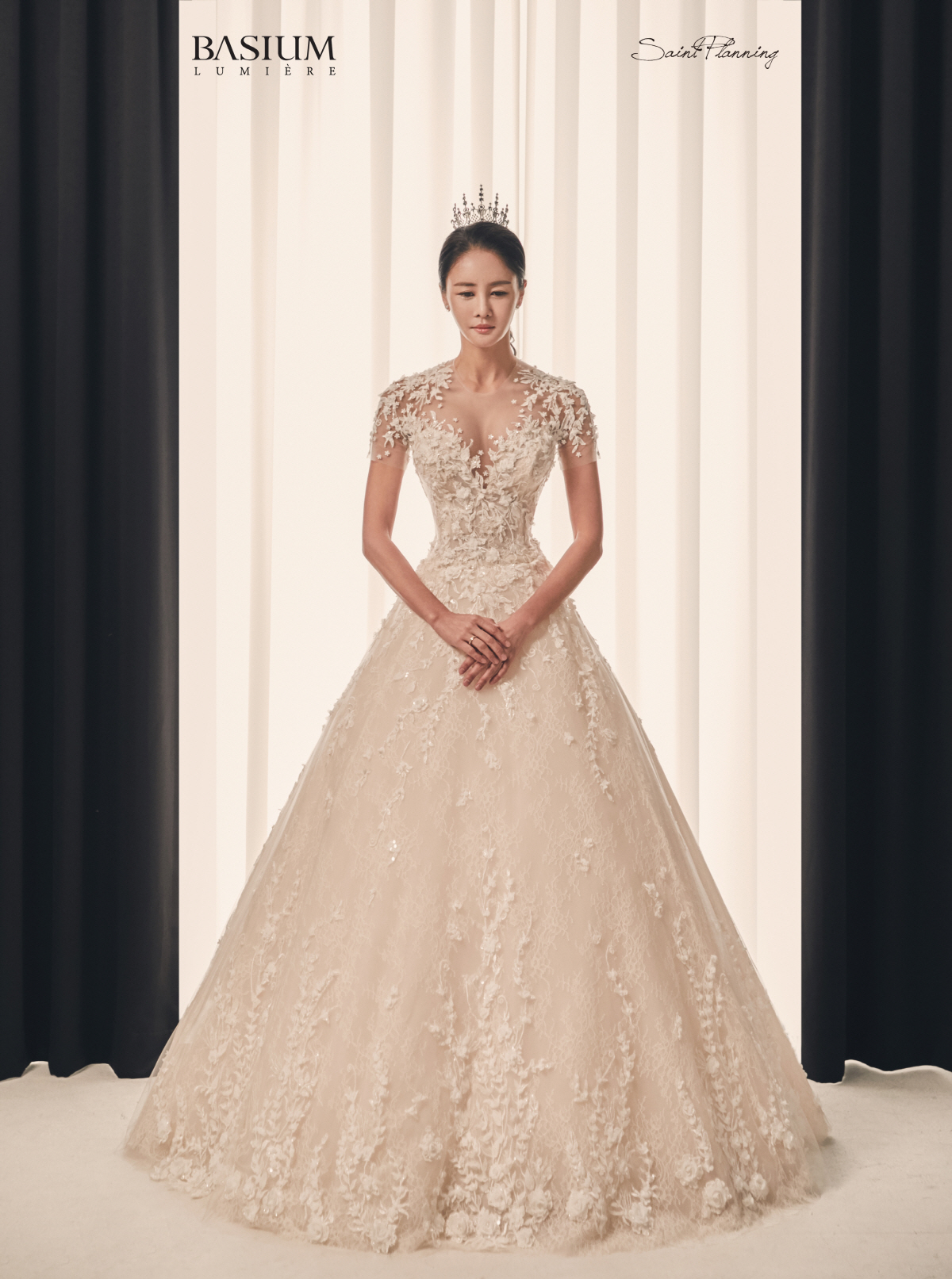 Kim Miyeons wedding picture, which is about to be married in December, was released.Kim Miyeon will be married at the Shilla Hotel in mid-December.The wedding ceremony will be held in a calm and reverent atmosphere with only the families of the two families with the intention of the prospective groom and family.Kim Miyeon in the picture captivated her with her beautiful beauty and thoroughly managed S-line body.The wedding photo, which was recently held privately, was held at the Basium Studio, operated by an acquaintance who had known him for a long time.An official said, I did not leave the laughter in the filming, and every time I was tired of shooting for a long time, I showed each other comforting and saving each other.Especially, every time Kim Miyeons beautiful dress came in, all the steps were impressed.