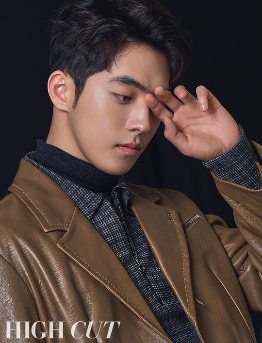 <p>2018 Blue Dragon Film Awards Winner of the male public.</p><p>2018 Blue Dragon Film Awards Winner Inn Yoon Jong-bin Director and actress Han Ji-min, Nam Joo-hyuk, Kim Dae-mi Kim effect of award commemorative pictorial 11 21 issued by the Star Style Magazine ‘high cut’through space. The last 15 days revealed the cover photoshoot in black dress and tuxedo suit outfit and a classic atmosphere was, this week in public organizations, and the cut in a mono tone of the suit and the existing in could not see the actors as a combination of a different vibe, I found myself in.</p><p>The revealed pictures every cut to focus on the actors, Yoon Jong-bin Director of professional look with a heart-warming teamwork and the fence won. JTBC drama ‘blinding’on one breath fit was Han Ji-min and Nam Joo-hyuk is a ‘glutinous rice cake’ case means to boast about, but the overwhelming visuals every cut the best cut was made. Yoon Jong-bin Director and Kim fragrance, Kim Dae-mi up to the current, so the generation of a 3-pictorial cut-from Kim and the way to Kim Dae-mi distinctive bright energy Studio full the heart was.</p><p>Especially the actors compared to the pictorial work is familiar not Yoon Jong-bin Director and also film shooting began the utmost comfort for all body tension seemed to SAG. Of course the shooting is all over the interview on line at all easy did not. Not familiar in the unfamiliar and it was hard,said smiled.</p><p>Han Ji-min and Nam Joo-hyuk except the works have never met with those who were, but shot-to-Shot time that you could such as the familiar pictorial scene in the melt were also eye-catching. Yoon Jong-bin Director is four minutes too great actors. Jimin Mr. or reform ya not to mention, Kim Dae-mi seed also last year, the Witchis in the film too impressive it looked. Kim fragrance seeds with Godand recently the witnessup was good too. If I have a chance four minutes the top work with want toand loving to say I was.</p><p>This year, 40 times a second to fit the Blue Dragon Film Awards is coming 11 21 Incheon, Paradise City, to be held in. Blue Dragon Film Awards Winner of 5 of the photoshoot and Interview 11 21 time to cut 252 through the arcs can meet</p>