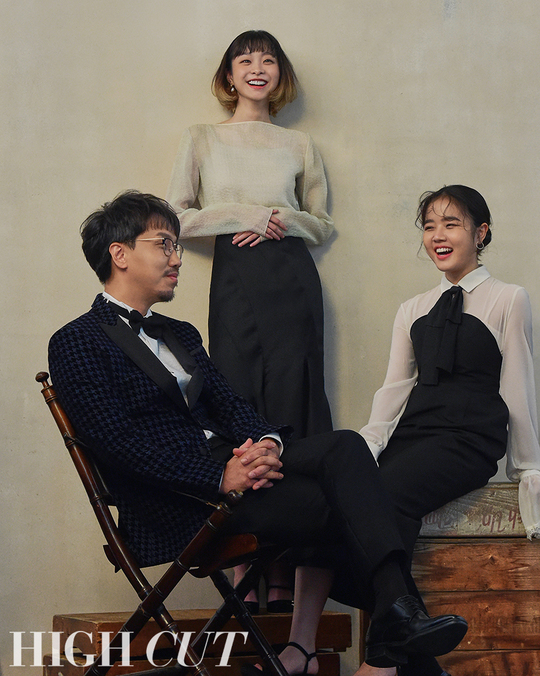 <p>2018 Blue Dragon Film Awards Winner of the male public.</p><p>2018 Blue Dragon Film Awards Winner Inn Yoon Jong-bin Director and actress Han Ji-min, Nam Joo-hyuk, Kim Dae-mi Kim effect of award commemorative pictorial 11 21 issued by the Star Style Magazine ‘high cut’through space. The last 15 days revealed the cover photoshoot in black dress and tuxedo suit outfit and a classic atmosphere was, this week in public organizations, and the cut in a mono tone of the suit and the existing in could not see the actors as a combination of a different vibe, I found myself in.</p><p>The revealed pictures every cut to focus on the actors, Yoon Jong-bin Director of professional look with a heart-warming teamwork and the fence won. JTBC drama ‘blinding’on one breath fit was Han Ji-min and Nam Joo-hyuk is a ‘glutinous rice cake’ case means to boast about, but the overwhelming visuals every cut the best cut was made. Yoon Jong-bin Director and Kim fragrance, Kim Dae-mi up to the current, so the generation of a 3-pictorial cut-from Kim and the way to Kim Dae-mi distinctive bright energy Studio full the heart was.</p><p>Especially the actors compared to the pictorial work is familiar not Yoon Jong-bin Director and also film shooting began the utmost comfort for all body tension seemed to SAG. Of course the shooting is all over the interview on line at all easy did not. Not familiar in the unfamiliar and it was hard,said smiled.</p><p>Han Ji-min and Nam Joo-hyuk except the works have never met with those who were, but shot-to-Shot time that you could such as the familiar pictorial scene in the melt were also eye-catching. Yoon Jong-bin Director is four minutes too great actors. Jimin Mr. or reform ya not to mention, Kim Dae-mi seed also last year, the Witchis in the film too impressive it looked. Kim fragrance seeds with Godand recently the witnessup was good too. If I have a chance four minutes the top work with want toand loving to say I was.</p><p>This year, 40 times a second to fit the Blue Dragon Film Awards is coming 11 21 Incheon, Paradise City, to be held in. Blue Dragon Film Awards Winner of 5 of the photoshoot and Interview 11 21 time to cut 252 through the arcs can meet</p>