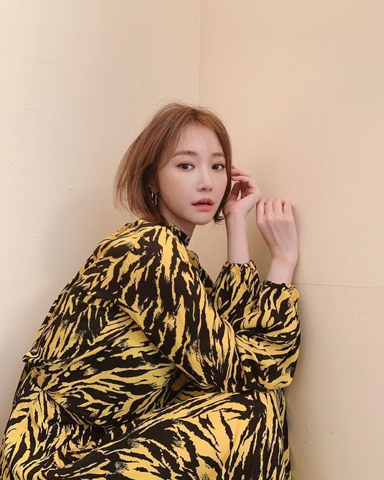 Go Joon-hee announces new The DepartureActor Go Joon-hee shared three photos on November 17 with the phrase Soon. new start on her Instagram.In the photo, Go Joon-hee poses in a unique patterned dress, which he sported a fresh Short hair visual.han jung-won