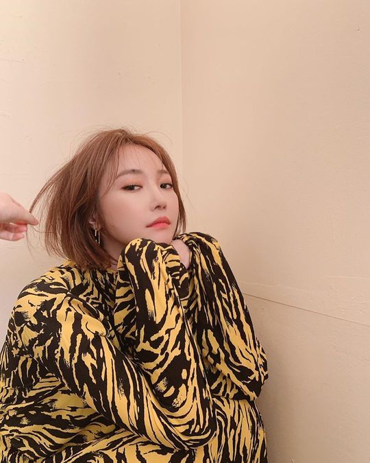 Go Joon-hee announces new The DepartureActor Go Joon-hee shared three photos on November 17 with the phrase Soon. new start on her Instagram.In the photo, Go Joon-hee poses in a unique patterned dress, which he sported a fresh Short hair visual.han jung-won