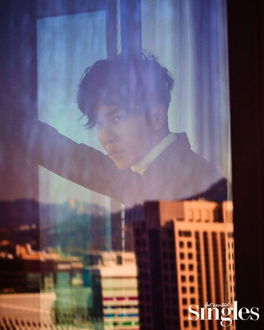 Lee Seung-gi My Engine of Youth Is A Pride to Do Anything Good Actor Lee Seung-gis charismatic picture, which has been well received by viewers as Cha Dal-gun in the SBS drama Vagabond, which caught both ratings and topicality, was released.In particular, this picture featured the cover of the December issue of Singles.In this picture, Actor Lee Seung-gi is the back door that led the atmosphere of the filming scene by overwhelming Sight with charismatic eyes that feel rough charm like Cha Dal-gun in Vagabond who fights to find the truth against huge power.Lee Seung-gi, who has brought authenticity to the character of Chadalgan with a constant straightnessIt is no exaggeration to say that the power of Actor Lee Seung-gi could have made the Chadalgun in the Vagabond, which is not likely to exist in this world, fighting against the great power over the unfair death of his beloved nephew.Lee Seung-gi, who has built his own world without causing noise for 15 years since his debut, persuaded viewers by infusing authenticity to the character of the drama.He said, Actor, who has an image that can make him believe in Chadalgans ignorant justice and behavior, was thought to be Lee Seung-gi, and the bishop chose me.In order to meet these expectations, I focused on the Feeling of a person named Cha Dal-gun as a human being. Engine of Youth Moving Lee Seung-gi, Pride to Do Anything GoodLee Seung-gi, who said that he was able to confirm his own acting in Vagabond only a year after shooting it as a pre-production drama, said, I saw my Acting in an objective sight.There were scenes where I regretted seeing things that I believed to have done well.I think I am right, and I am going to be more humble because it is a time when things that I believed were changed or changed. What is the Engine of Youth that made Lee Seung-gi move like this? It seems to have been self-esteem to do anything well.In some ways, I do not want to be ignored by others, I want to be praised, and I want to prove to those who trust me. The value, happiness, which is most precious in lifeLee Seung-gi, who has already achieved a lot as an entertainer in various fields, including singing, acting, progressing, and performing arts, said, I think it is still less filled, but I am satisfied now than I want to achieve anything more because I want to do it for the rest of my life.The value of life is happiness, so I do not have to do a little job, but I seem to be living hard and thinking endlessly about what happiness is. Someone who can be a milestone for someone, Lee Seung-gis path is not bad.Actor Lee Seung-gis interview with the picture that I want to remain as an inspiration for Lets do it can be seen in the December issue of Singles.Singles