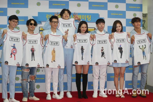 SBSs popular entertainment program Running Man will meet Vietnamese fans at the end of the year.According to a number of entertainment officials on the 19th, members of the Running Man will leave for Vietnam later this month to attend a fan meeting held in Ho Chi Minh, Vietnam on December 1.