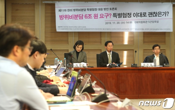 천정배 대안신당 인재영입위원장이 20일 오후 서울 여의도 국회 의원회관에서 열린 제11차 한미 방위비분담 특별협정 대응 방안 국회토론회 '방위비분담 6조 원 요구? 특별협정 이대로 괜찮은가?'에서 모두발언을 하고 있다/사진제공=뉴스1