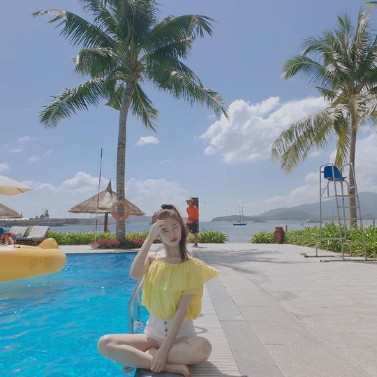 OH MY GIRL was captured in Natrang, Vietnam.OH MY GIRL posted several photos on the official Instagram on November 20 with a short article In Natrang.OH MY GIRL members in the public photos are enjoying a leisurely Vacation at the beautiful beaches and resort pools in Natrang.OH MY GIRL members are enjoying Vacation in a resort dress and swimwear.It is impressive to see the beautiful smile and the cool resort fashion just as it is exciting to Vacation for a long time.bak-beauty