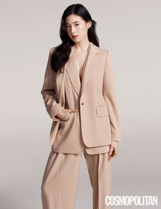 A pictorial by Actor Jung Eun-chae has been released.On the 20th, fashion magazine Cosmopolitan released a picture of Jung Eun-chae, who was selected as the Beauty icon of the year.In an interview after the photo shoot, Jung Eun-chae said, In fact, there was no special know-how until a few years ago.But now I feel that small habits and habits have a great impact on Beauty Care, especially when I take a break, I try to keep my routine as much as possible. Jung Eun-chae said, It seems really important to know what cosmetics are that fit me well.I think it is the right Beauty Care to find cosmetics that can fit well with me and save my personality. Meanwhile, Jung Eun-chae is filming the SBS drama The King: An Eternal Monarch, which is scheduled to air in 2020.