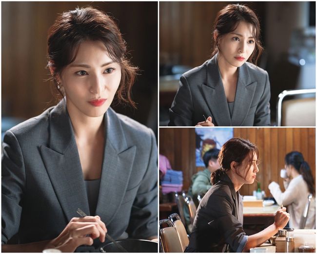 Ill show you a new look!SBSs new gilt drama Stove League Kim Jung-hwa was released as Namgoong Mins ex-wife Yu-Jeong, and the Pre-planting passion force, which comes back to terrestrial broadcasting for a long time, was released.SBSs new drama Stove League (playplay by Lee Shin-hwa/directed by Jung Dong-yoon/produced Gil Pictures), which is scheduled to be broadcast on December 13 (Friday) following Bond, is a drama about a hot winter story in which the new head of the team, who has been appointed to the last team with even the tears of fans, prepares for an extraordinary season.The new head Baek Seung-soo (Namgoong Min), Lee Se-young (Park Eun-bin), and Han Jae-hee (Cho Byung-kyu), who are the operating team members, are drawing attention by foreshadowing the stone fastball office drama, which is full of vividness.Above all, Kim Jung-hwa returns to the terrestrial A house theater as the former wife Yu-Jeong of Baek Seung-soo (Namgoong Min), who entered the new director in Dreams in Stove League.Yu-Jeong is a woman who can admire Baek Seung-soo, a strong comrade and a good wife.But Yu-Jeong wants to go back to the time when Baek Seung-soo, who has always been sorry and still sorry since he was divorced, is no longer sorry for himself.Kim Jung-hwa, who made his debut in 2000, has been popular with drama, movies and musicals such as Nonstop 3, 1% something, Snow White, and Money War.Kim Jung-hwa, who had a break at the same time as marriage, has been performing densely in Eunjus Room and Confession starting with Didei in 2015, and is recognized for his acting ability.Kim Jung-hwa is making his eyes stay on the scene of his first beautiful first shot, which announces his first appearance as Yu-Jeong, the ex-wife of Namgoong Min.In the play, Yu-Jeong (Kim Jung-hwa) is having a friendly meal with her ex-husband Baek Seung-soo (Namgoong Min).Yu-Jeong listens carefully to Baek Seung-soo, smiles brightly, but worries with a serious expression, and reveals the appearance of his comrades and friends.Yu-Jeong, who will have the greatest influence on Baek Seung-soo, the new head of the team who will control Dreams, is curious about what kind of performance Yu-Jeong will play and what will happen to the relationship between Yu-Jeong and Baek Seung-soo.Kim Jung-hwa said, I am nervous because I appear in Stove League, but I am very excited about the idea that I can show a new and different appearance. Stove League always has a lot of expectations about new works, but the material and narrative are very special.I will try my best to show you a wonderful performance as Yu-Jeong Kim Jung-hwa believes that the years and experiences of the past will make Yu-Jeong a heavy support for the Stove League by digging more than 200% of the Yu-Jeong station, the production team said. I would like to ask Kim Jung-hwa, who is showing his passion for the new transformation, to support him a lot.Stove League will be followed by Bond on Friday, December 13 at 10 pm