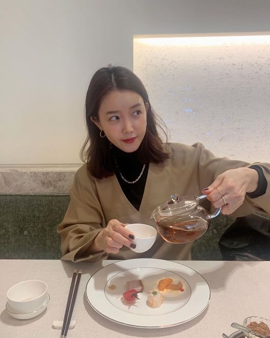 Actor Chae Jung-an has had a relaxed time with Actor Han Ji-min.Chae Jung-an posted a picture on his Instagram on the 19th with an article called teatime.In addition, Han Ji-mins SNS account was tagged and announced that it was a photo taken by Han Ji-min.In the photo, Chae Jung-an pours a cup of tea, which is full enough, apparently for mouth-to-mouth after eating.Chae Jung-an is showing off her modest beauty with red lip-only make-up, instead using a number of accessories including earrings, necklaces and rings to keep her sophistication intact.Chae Jung-an recently appeared on the JTBC entertainment program Existence Life.Chae Jung-an Instagram