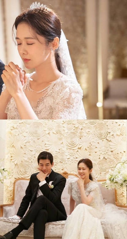 The elegant Wedding Dress figure of Actor Jang Na-ra, 38, is the talk of the townJang Na-ra posted several photos on his 19th day with an article entitled Nine oclock tonight! 9 oclock!In the open photo, Jang Na-ra is wearing a pure white Wedding Dress and praying with both hands together.The stiff nose and lean jaw line make the beautiful look more brilliant.In another photo, Jang Na-ra sits on the couch with Actor Lee Sang-yoon and poses V under her chin with a playful look.Lee Sang-yoon, who is dressed in a tuxedo and has a neat head, also attracts attention.Jang Na-ra and Lee Sang-yoon are breathing as a couple in SBS monthly drama VIP.On the day of the broadcast, Na Jung-sun (Jang Na-ra) recalled her wedding with her husband Park Sung-joon.Na Jeong-sun was disappointed by her mother, Kye Mi-ok (played by Kim Mi-kyung), who left her familys side after having an affair.Na Jung-sun, who has been deeply hurt by her mothers Affair in the past, is shocked by her husband Park Sung-joons Affair fact, raising the tension of the drama by doubting the people around her to find out who her opponent is.On the other hand, VIP, which was broadcasted at 9 pm on the same day due to the relay of the national soccer friendly game, will be broadcast normally at 10 pm on the 20th.PhotoJang Na-ra SNS
