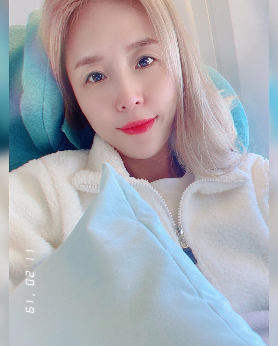 Shin Ji reveals in-flight selfieSinger Shin Ji posted several photos on his Instagram on the 20th with an article entitled I will go to the end of twists and turns.The photo shows Shin Ji taking various photos on board. Shin Ji, who is excited, boasts immaculate Skins, capturing the attention of netizens.When the photos were released, netizens responded in various ways such as Go well, Where are you going, I can see the light on my face.Meanwhile, the group Koyotae, which Shin Ji belongs to, celebrated its 20th anniversary.Photo: Shin Ji Instagram