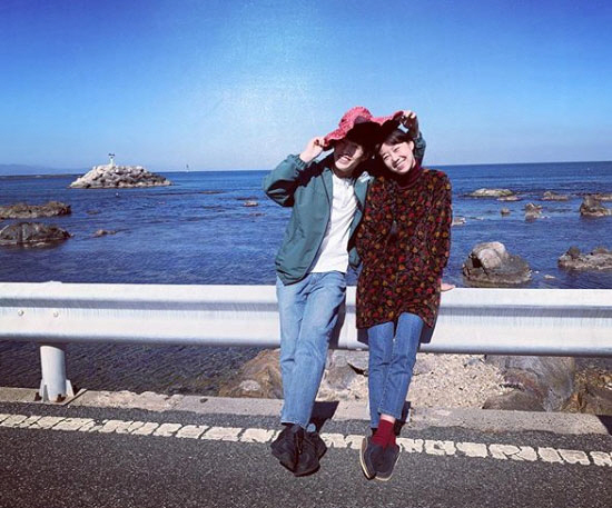 Gong Hyo-jin X River Sky Camellia Profile so it soon Last episode...is dazzlingly beautiful Actor Gong Hyo-jin heralded the Last episode of Around the Time of Camellia FlowersOn the 21st, Gong Hyo-jin posted a picture on his Instagram with an article entitled #Camellia profile so it will be broadcast soon.The photo shows the Gong Hyo-jin, a clear smile in the background of the sea, and the river sky.Especially, the two people are taking a friendly pose with their hats covering the sunlight.On the other hand, the final meeting of Camellia Flower, which is broadcasted on this day, will be broadcast on KBS 2TV at 9:50, which is pulled 10 minutes ahead.