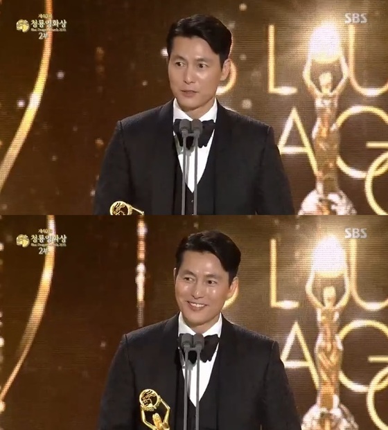 Jung Woo-sung won the Academy Awards trophy at the 40th Blue Dragon Film Awards ceremony held in Paradise City, Incheon on the afternoon of the 21st.Jung Woo-sung said, The Academy Awards for the Blue Dragon Film Awards are the first time I have been awarded this award because I dreamed and endured. It was nice to see the scent on stage today.It was a wonderful partner, and I am grateful to the coach, too, he said.In particular, Jung Woo-sung attracted attention by mentioning his close friend actor Lee Jung-jae.He said, A man who is watching me holding a trophy more than anyone, my friend Lee Jung-jae.I think I will be happy with you, he said. I want to share my joy with you. Thank you. Meanwhile, the award ceremony for the Blue Dragon Film Awards was broadcast live on SBS from 8:55 pm, with actors Kim Hye-soo and Hyun Suk taking charge.