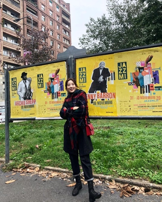 Actor Lee Chung-ah has revealed his current situation.Lee Chung-ah posted a picture on his personal Instagram on November 21 with an article entitled Now the Jazz Festival wants to go.Lee Chung-ah in the photo is laughing with his arms folded in a checkered coat.Behind Lee Chung-ah is a yellow Jazz festival poster that attracts attention.Lee Chung-ah is playing the charismatic career woman Lee Chung-ah in SBS monthly drama VIP recently.Lee Hyun-a is captivating viewers with a cool and charismatic attitude even in disadvantaged situations.Choi Yu-jin